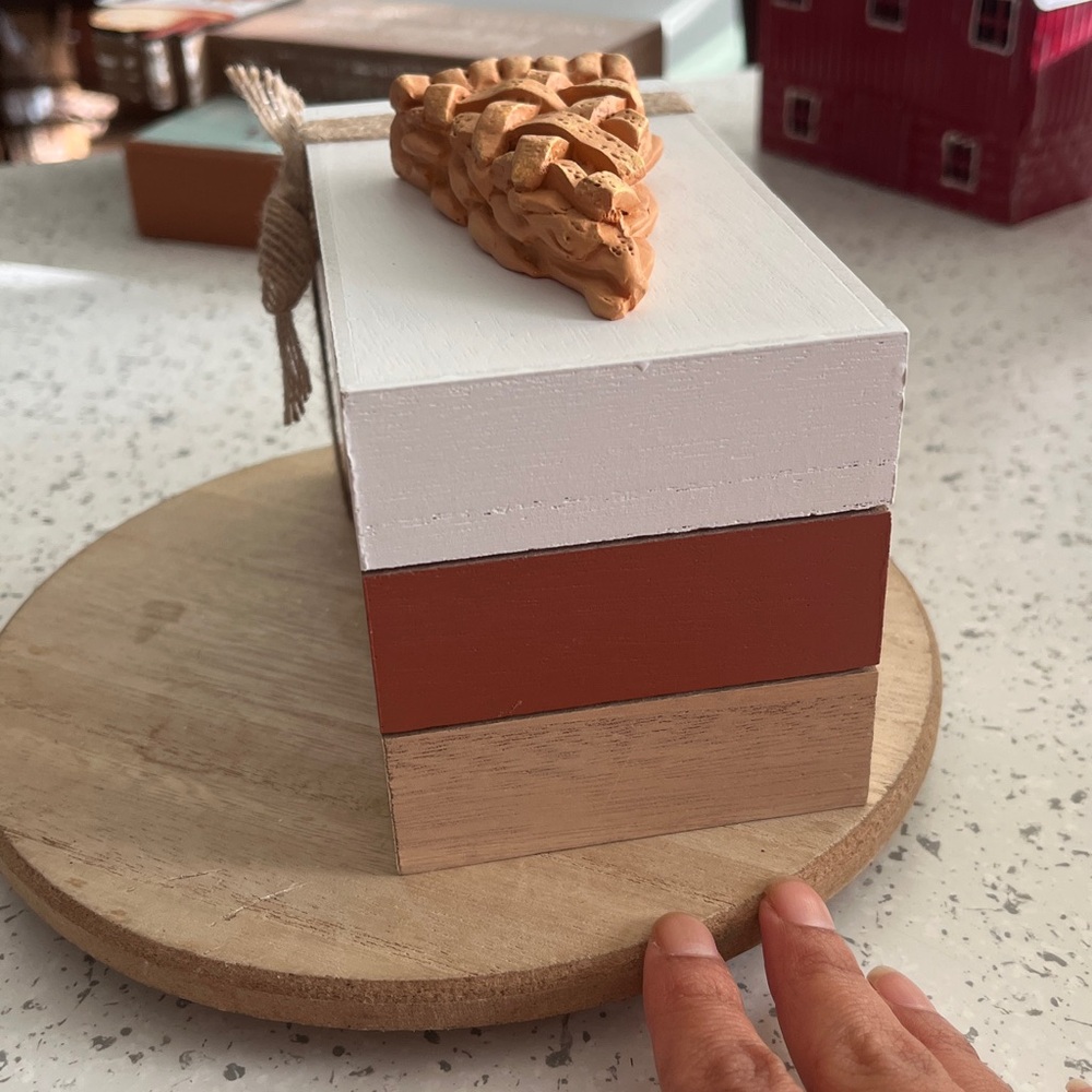 Rustic Apple Pie Kitchen Decor - Picture 3 of 5